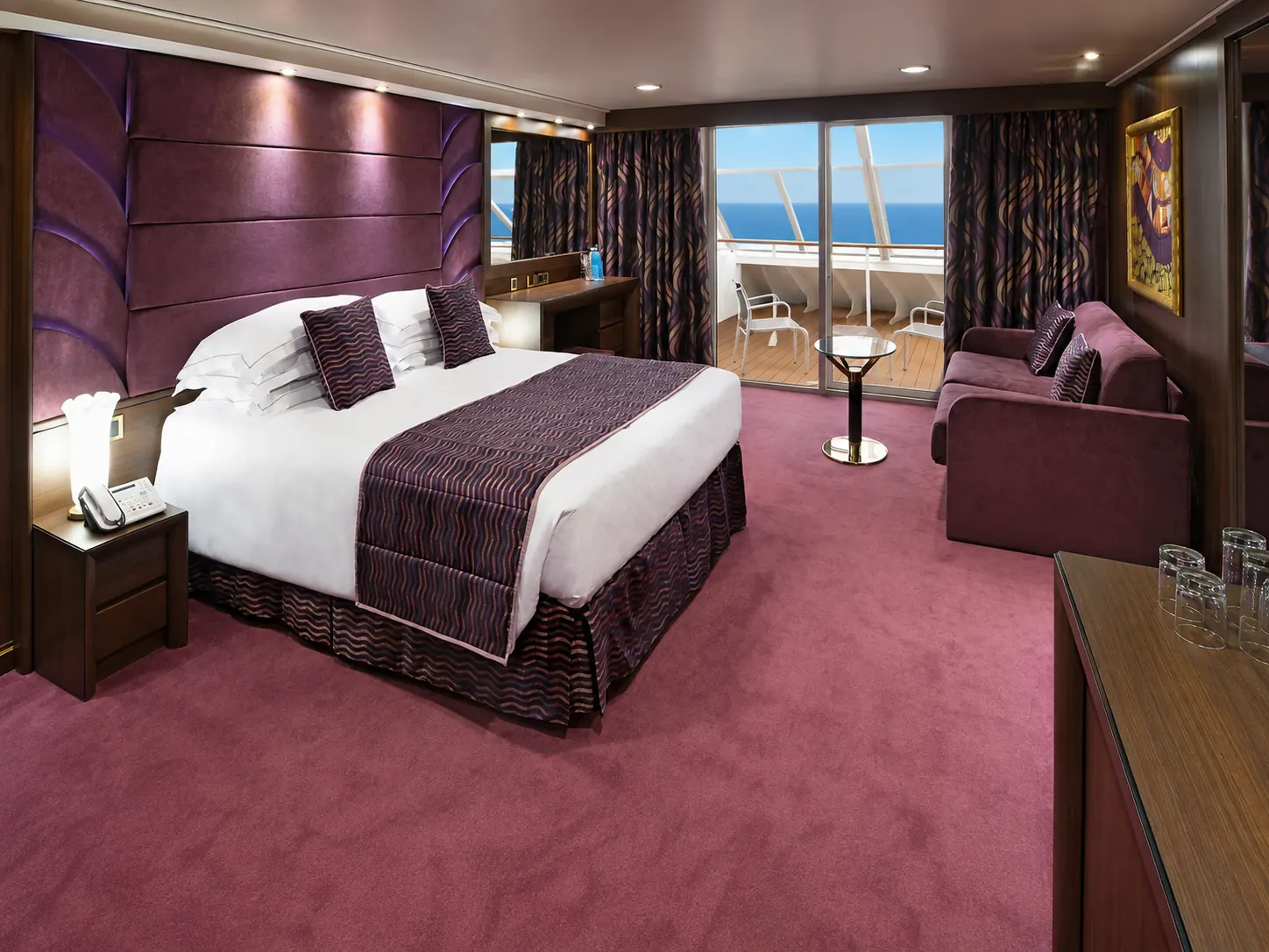 Camarote interior de crucero — cómodo, funcional y entre un 30% y un 50% más barato que el exterior equivalente